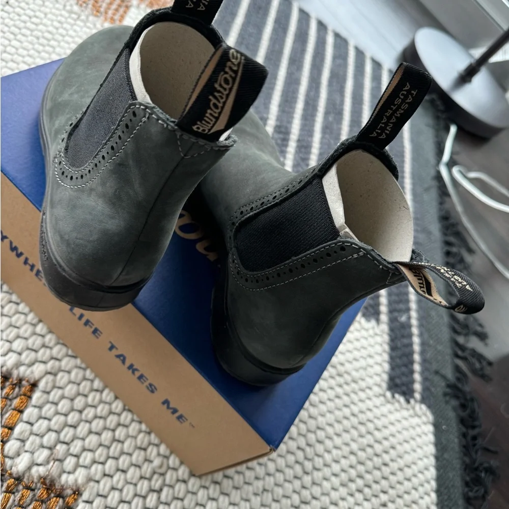 ❗️SOLD❗️Like New - Blundstone 1630 Women’s Original High Top Boots, Rustic Black - Picture 7 of 10